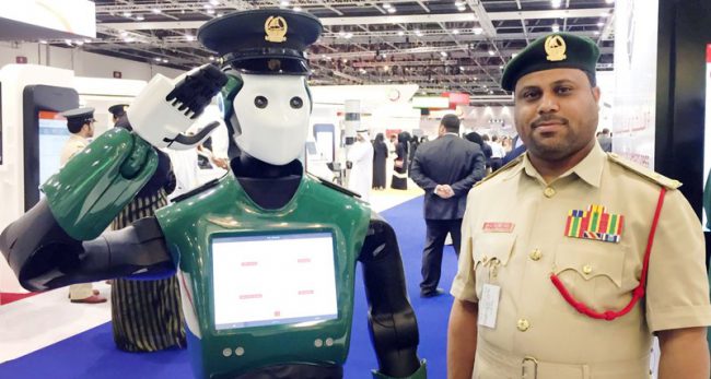 Photo of Первый в мире робот-полицейский приступил к работе