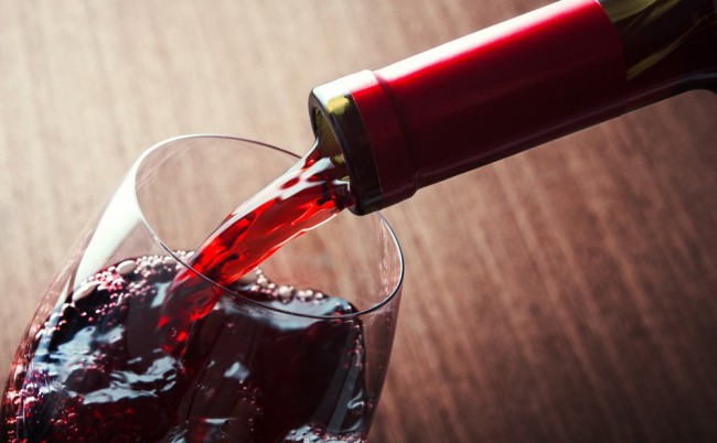 Photo of Учёные приравняли бокал красного вина к часу занятий в спортзале