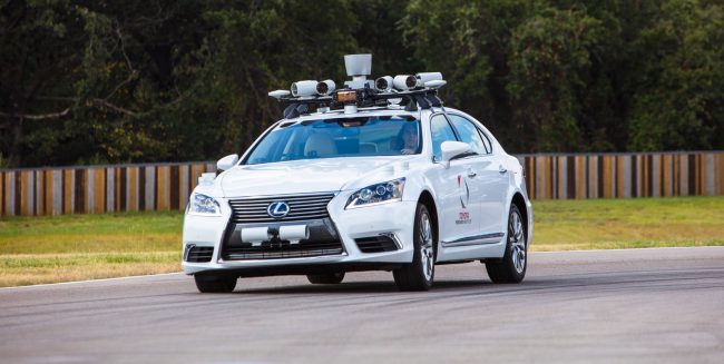 Photo of Toyota представила автомобиль-робот, в салоне которого сразу 2 водительских места